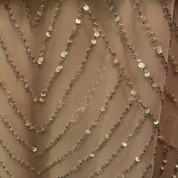 Beautiful dress - Picture 4 of 12